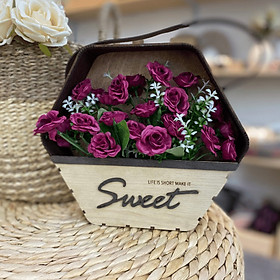 Giỏ hoa treo tường trang trí nhà cửa chữ Sweet (Bao gồm Hoa)