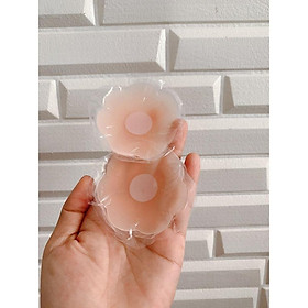 Bộ 5 đôi dán nhũ hoa đựng trong hộp sắt tiện lợi cho các nàng