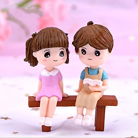 Mua Mô hình đôi bạn ngồi ghế đọc sách (kèm ghế) dùng trang trí tiểu cảnh  terrarium  móc khóa  DIY
