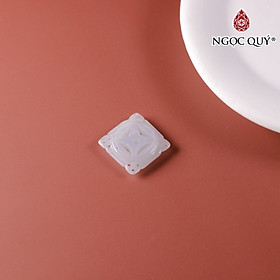 Mặt dây chuyền khắc kim tiền cẩm thạch type A 15x15mm mệnh hỏa mộc - Ngọc Quý Gemstones