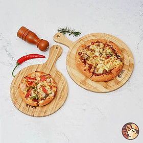 Thớt tre Chef Studio cao cấp hình tròn, có rãnh và tay cầm 40x30x1.5 cm - CB43, bền bỉ, an toàn cho sức khỏe, dùng cắt thái và bày trí đồ ăn