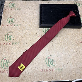 Cà vạt nam chú rể màu đỏ trầm song Hỷ vàng vuông mẫu 6cm dây kéo thắt sẵn màu đỏ trầm kẻ ánh
