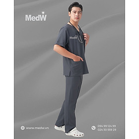 MedW Zeus Scrubs Y Tế (Nam) Grey Pewter Xám Thiếc Bộ Trang Phục Y Tế Bác Sĩ Điều Dưỡng Phòng Khám Bệnh Viện Thiết Kế Pháp Vật Liệu Y Tế Cotton Nhập Khẩu Xếp Ly Dáng Suông Vận Động Tự Do. Thêu Tên Logo Thương Hiệu Riêng