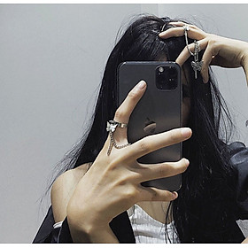 Nhẫn titan cánh bướm độc đáo sáng tạo