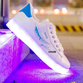 Mua Giày PHÁT SÁNG ĐÈN LED MÀU TRẮNG HỌA TIẾT LÔNG VŨ XANH STYLE HÀN QUỐC phát sáng 7 màu (Nam-Nữ