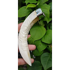 Mặt dây chuyền Nam Nanh Chạm Phật Di Lặc Giả Ngà hay gọi Xương mỹ nghệ màu trắng Mặt dây chạm hình Phật Di Lặc đã bọc khoen inox Nam đeo với sợi dây chuyền của mình đẹp ạ 