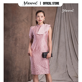 Đầm Xogam Hồng Cổ Trụ Sóng Nước Họa Tiết Nổi Maxivic M112209