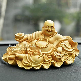 Tượng Phật Di Lặc ngồi lá sen cầm thỏi vàng gỗ hoàng dương cao 7 cm