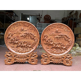 Đĩa phong thủy chạm khắc tích mã đáo thành công bằng gỗ hương đá kt mặt tròn 40×4cm