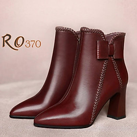 Giày boot bốt nữ cổ thấp 8 phân hàng hiệu rosata hai màu đen đỏ ro370