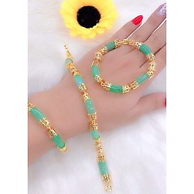 Vòng Charm Vàng 18k Mi Hồng: Chỉ cần một chiếc vòng tay charm vàng 18k mi hồng trên cổ tay, bạn sẽ tỏa sáng như một ngôi sao. Với kiểu dáng thanh lịch và tinh tế, vòng tay charm vàng 18k mi hồng là món trang sức không thể thiếu trong tủ đồ của các tín đồ thời trang.