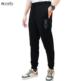 Quần jogger nam Novelty Regular fit họa tiết in phản quang đen NQGMMDMT3R230834Q