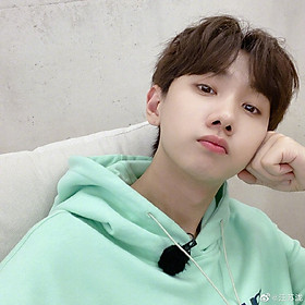 Poster 8 tấm A4 Uông Tô Lang ca sĩ idol Cpop tranh treo album ảnh in hình đẹp (MẪU GIAO NGẪU NHIÊN)