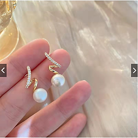 Bông tai  đính ngọc trai nhân tạo thiết kế xoắn phong cách Hàn Quốc cho nữ.
