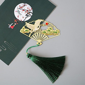 (Ngẫu nhiên) Bookmark quạt cổ trang kim loại mỏng xếp gắn tua rua khắc hình đẹp ver 2 tặng ảnh VCone