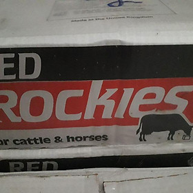 Mua 1 thùng 4 cục Đá liếm RED ROCKIES. mẫu mới màu trắng. Mỗi cục 5 ký. dành cho các loài trâu  bò  ngựa  nai  dê.