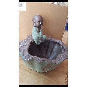 bộ chú tiểu ngồi trên chậu