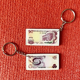 Móc khóa ví - Tờ 200 đồng hoa văn bằng mica