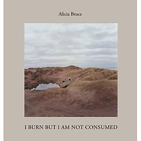 Sách - I Burn But Am Not Consumed - Menie, a portrait of a Scottish Coastal Community in C by Karine Polwart (hardcover)