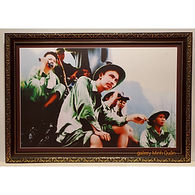 Ảnh in dầu - Bác Hồ thăm bộ đội thông tin ở mặt trận Đông Khê 1950 