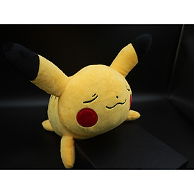 Gấu Bông/ Thú Nhồi Bông Pokemon PIKACHU Nằm 38 cm (Tặng kèm móc khóa da bò thật màu ngẫu nhiên) BA00149