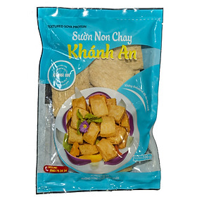 Sườn non chay Khánh An 100g. Hàng chính hãng, sản xuất tại Việt Nam, nguyên liệu đảm bảo an toàn, không sử dụng chất biến đổi gen và chất bảo quản. Hàm lượng Protein cao.