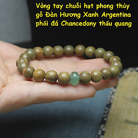 Chuỗi Hạt Phong Thủy Gỗ Đàn Hương Xanh Argentina đính đá Chancedony giúp bạn may mắn trong tình yêu thăng hoa trong sự nghiệp.