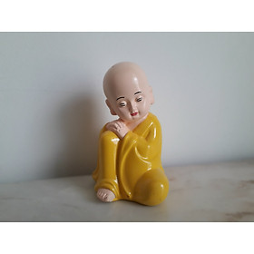 tượng chú tiểu chống cằm suy tư