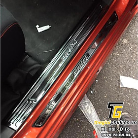 COMBO Nẹp bước chân và ốp chống trầy cốp Honda Brio vân Titan