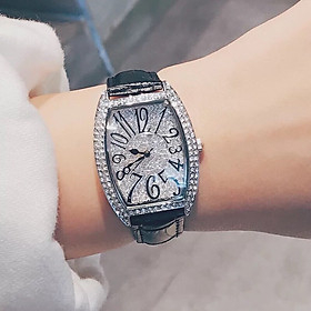 Đồng hồ thời trang nữ LC1 dây da, viền kim loại mặt bầu đính đá sang trọng.