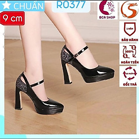 Giày cao gót nữ màu đen 9p RO377 ROSATA tại BCASHOP đế đúp, phần gót sau đính kim tuyến lấp lánh sang trọng và đẳng cấp