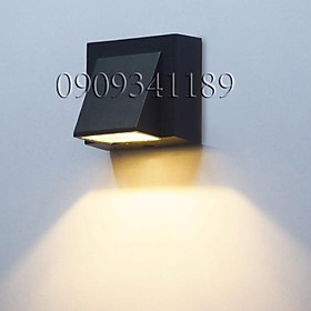 Đèn gắn tường ngoài trời hiện đại hình chữ nhật vát hắt một đầu
