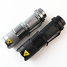 Mua Đèn pin siêu mini cầm tay chiếu sáng xa-gần tiện lợi Q5 - Giao màu ngẫu nhiên(Tặng kèm miếng thép đa năng 11in1)