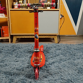 Xe Trượt Scooter 380 được rất nhiều trẻ em trên thế giới ưa chuộng với nhiều màu sắc ( Hồng, Xanh và Đỏ ) cho bé tha hồ lựa chọn có kiểu dáng nhỏ gọn có thể gấp dễ dàng để bé di chuyển đưa lại cho bé trải nghiệm thú vị