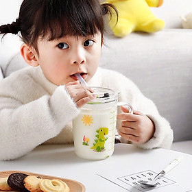 Cốc pha sữa, uống nước thủy tinh 400ml chia vạch cho bé có ống hút và nấp đậy chống tràn cho bé (mẫu ngẫu nhiên) - HENRYSA