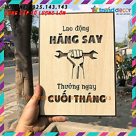 Tranh gỗ treo tường_Lao động hăng say thưởng ngay cuối tháng_CRN_01 . KÍch thước 54x40cm
