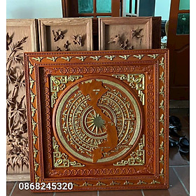 TRANH ĐIÊU KHẮC TRỐNG ĐỒNG ĐÔNG SƠN VÀ GIẢI HÌNH CHỮ S BẰNG GỖ HƯƠNG ĐỎ KT 97×97×5CM