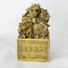 Mua Ấn Cửu Long  Ấn Thăng Quan  Ấn Phong Quan  Ấn Rồng bằng đồng Ấn Rồng Ấn Đồng  Ấn đồng phong thủy Kích thước: 10cmx10cm cao 15cm Kích thước lớn hơn: 15x15cm cao 18cm Chất liệu: Đồng vàng nguyên chấ