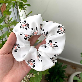 Cột tóc Scrunchies bò sữa chất đũi mịn mát