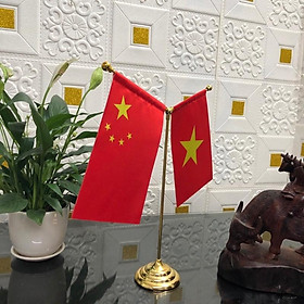 Mua Cờ để bàn hội nghị Việt Nam - Trung Quốc