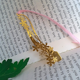 Bookmark kim loại họa tiết sakura hình cành cây dài