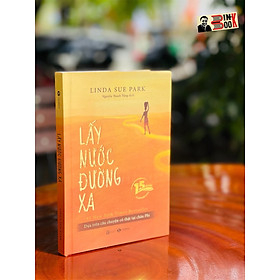 [15 năm Thaihabooks] LẤY NƯỚC ĐƯỜNG XA - Linda Sue Park – Bìa cứng