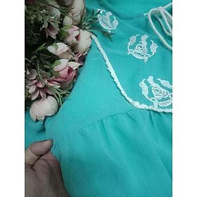 đầm xanh hoa thêu
