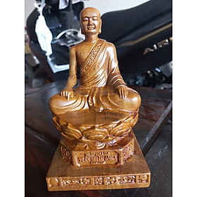 Mua Tượng phật hoàng trần nhân tông bằng gỗ bách xanh thơm nức kt cao 15×8.5cm