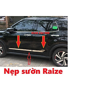 Hình ảnh Ốp nẹp sườn, ốp hông xe Toyota Raize 2021- 2022 Mẫu nhựa ABS mạ crom sáng bóng