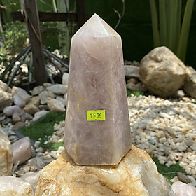 Trụ lục giác đá thạch anh hồng giúp chống lại nguồn năng lượng xấu-1.7kg (KT: 18x9.5 (cm)-T595