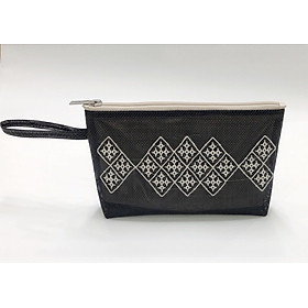 Túi lưới thêu cầm tay - V Clutch 2