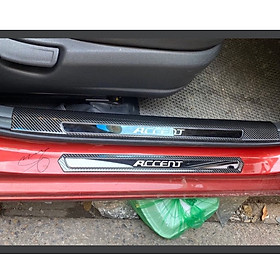 Ốp bậc cửa, nẹp bước chân, chống trầy cốp Carbon xe Accent 2018- 2022 vân cacbon