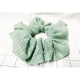 Cột tóc scrunchies xanh chấm bi size trung