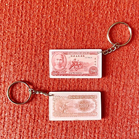 Móc khóa treo balo hình tờ 200 đồng 1951 bằng mica